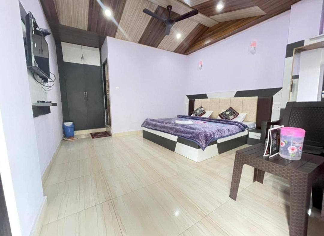 Oak Wood Homestay Banikhet Dalhousie Bagian luar foto