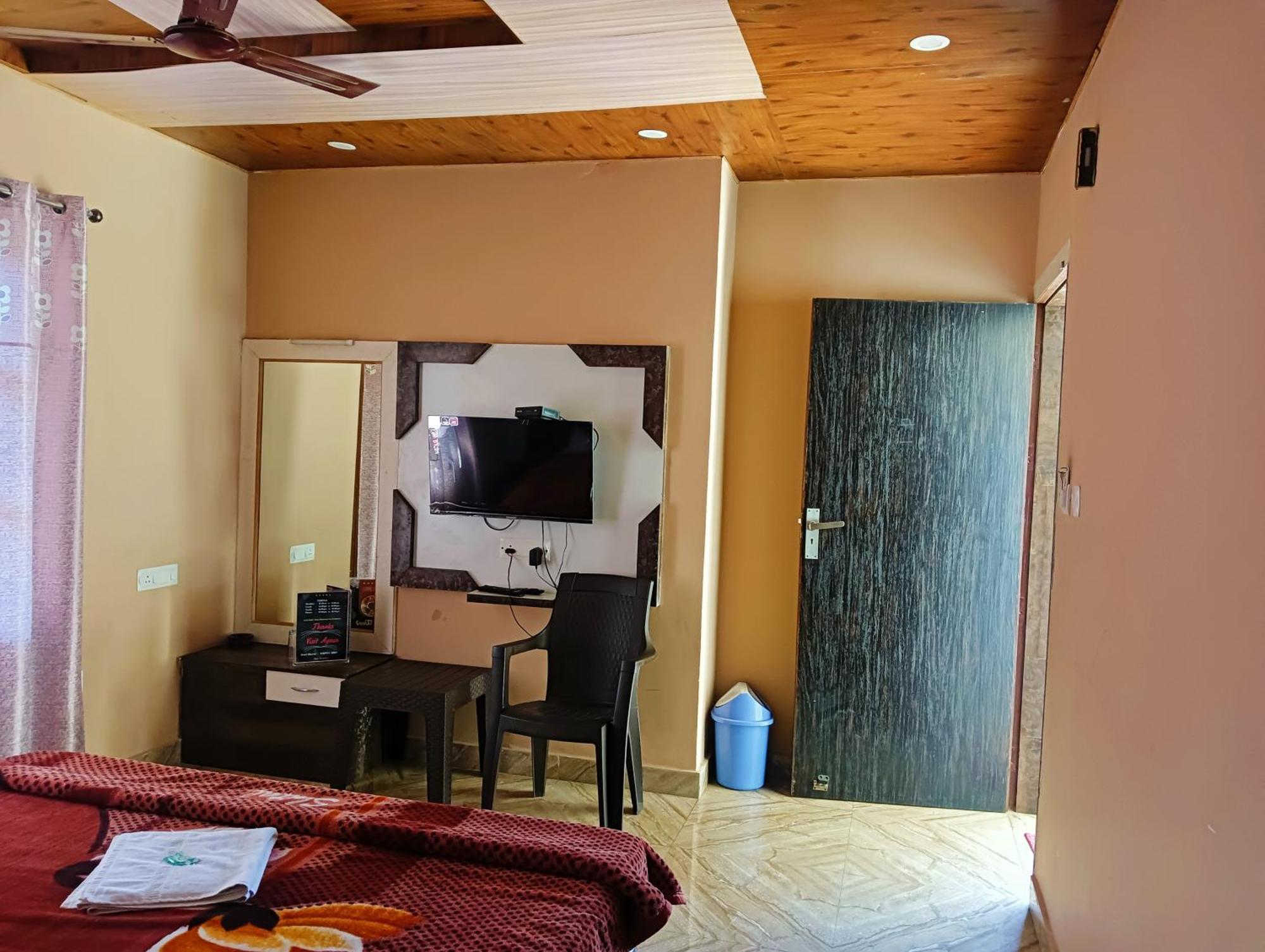 Oak Wood Homestay Banikhet Dalhousie Bagian luar foto